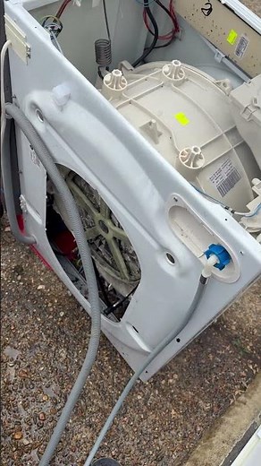 Indesit IWSC61051 washing machine || Bearings collapsed that much, it try’s burning the belt out!