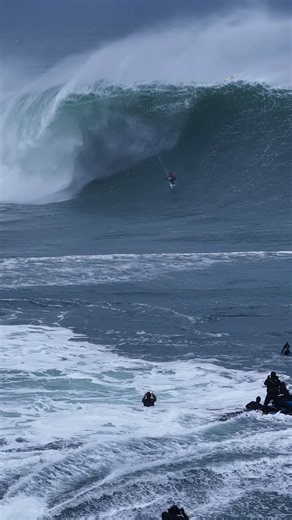 Foiling massive Mullaghmore Head gone wrong... Rider - Matt Etxebarne #surf #foil #foiling #ireland #globalzoo | Global Zoo - Surf Content