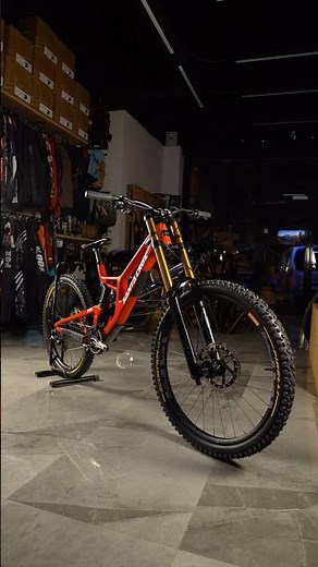Santa Cruz v10 cc review 🤘🏼 #mtb #downhill #santacruz #advertisement