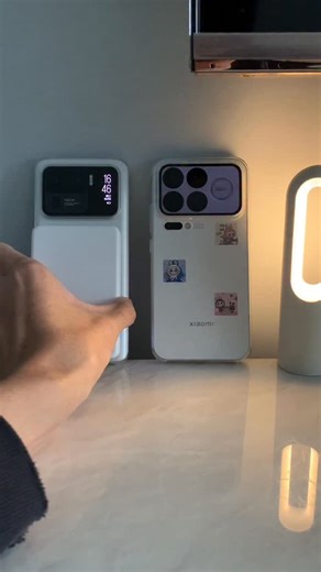 Trendy Tech Review | The charging animation the moment the back screen lights up has already maximized its emotional impact. #Xiaomi17ProMax #Xiaomi11Ultra | Instagram