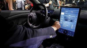 9 reasons why automakers are now abandoning in-car touchscreens