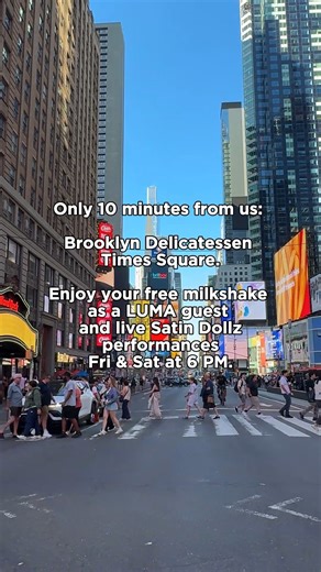 Just a 10-minute walk from LUMA Hotel Times Square, the Brooklyn Delicatessen Times Square is a must-visit for anyone craving authentic New York flavors. Think towering pastrami & corned beef sandwiches, comforting matzo ball soup, and hearty breakfasts — all in a lively, fast-casual setting just steps from the Lyric Theatre. 🍦 LUMA Hotel guests get a free milkshake, even if you don’t order a meal! Perfect for a sweet treat before or after a Broadway show. 🎶 Friday & Saturday at 6 PM, enjoy li