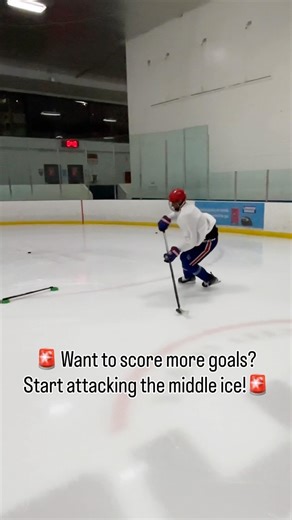 🚨 Elite Scoring Route Alert! 🚨 Every pro scorer knows: the best chances come when you attack the middle ice and shoot from the inside hashmarks. This forehand drive is one of the most effective ways to turn an entry into a high-percentage scoring chance. 🏒🔥 The sequence: ➡️ Player attacks the zone from the wall, pushes the puck with speed, and drives the middle lane. ➡️ Head up 👀, underhandling the puck to stay deceptive and ready for any play. ➡️ Rips a far-side shot low blocker — aka “the