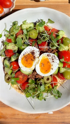 Healthy lunch in 15 minutes! Hummus Bowl!
