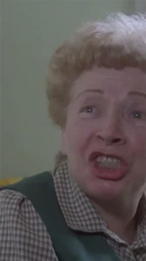 Few men stand alone : Bronson takes On a Street Gang with Machine Gun