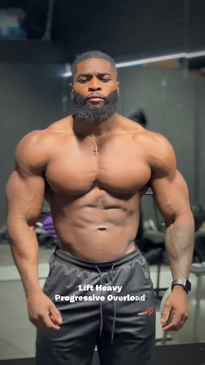 How to Build More Muscle🦾 Building muscle is just that simple. There’s no need to overcomplicate things. There’s no secret formula, no special exercise. ⚜️Lift heavy (Progressive overload) ⚜️Eat more (Calorie surplus) ⚜️Sleep (Recovery time) For online coaching follow the link in my bio. #gym #viral #fyp #natty #nature #gymtok #fitness #bodybuilding