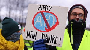 10.000 Demonstranten in Riesa - AfD schreibt Begriff "Remigration" ins Wahlprogramm