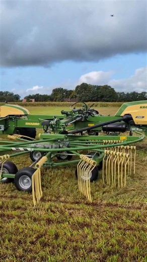 Just in - KRONE Agriculture demonstrating the new Baletrain system in Spelle, Germany 🇩🇪 #grassland #machinery #krone #rake #baler | FarmAds