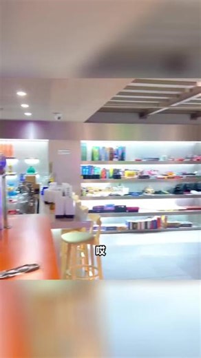 想找聚会地？锦绣路上的 SIDESIDE 桌游电玩家别错过！安静包间配好局。原价 440，现 188，还送 24 瓶喜力和小吃。大厅能开趴，包间超私密，快约人冲！ #住宿 #电竞房间图片 #投影仪 #很哇塞的周末 #支持本地