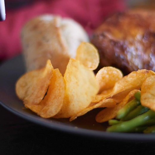 We can watch this all day 🤤 Don't forget - you can now order a bag of our Lay's ® Chalet Sauce potato chips through our mobile app or online at swisschalet.com. Hurry, while supplies last! | Swiss Chalet