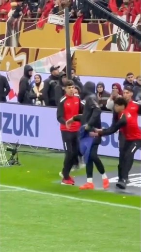 Moroccan Ball Boys Trying To Steal Senegal's Keeper's Towel In The AFCON Final👀👀