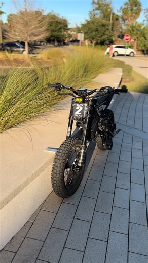 The yellow don’t look as good but is way better at night #surron #ebike #ghostcat #bikelife #surronster