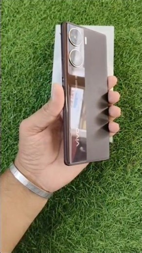 Model - Vivo v29e 5G Colour - Artistic Red Storage - _8GB/256GB