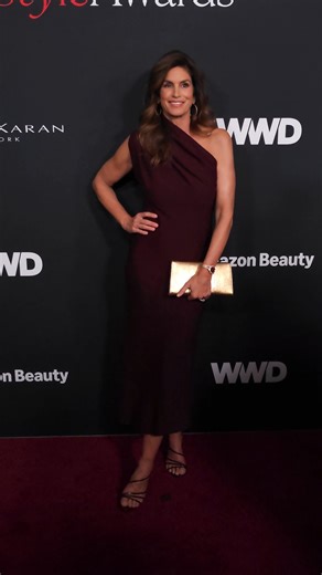 Cindy Crawford attends The WWD Style Awards ♥️ 📸 Getty | Red Magazine
