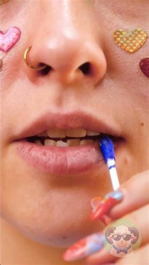 How to Create a Rainbow Effect with Lipstick 😍🌈 #diy #useful #makeup #beautytips #beauty