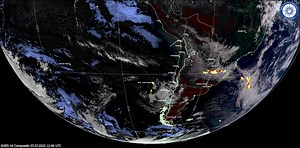 17 reactions | Loop imágenes satelitales hasta las 07:00 horas del 08/07/2023. Color blanco representa nubosidad. Por la noche representa nubosidad media/alta y color azul nubosidad baja (probabilidad de niebla). Puntos amarillos, naranjos y rojos ocurrencia de rayos. archivos.meteochile.gob.cl/portaldmc/imgs… | Radio Pasión FM | Facebook
