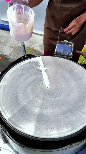 Food molding tool used on frying pan for uniform cooking shapes