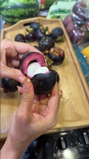 Mangosteen: How To Open It Without A Knife! 😳😳😳🇹🇭 #fruit