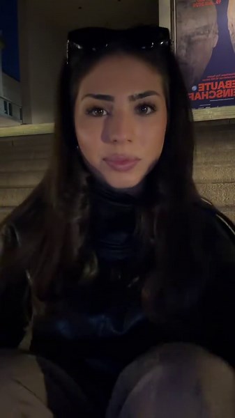 Adelina (@adelinanoelle)’s video of ring finger