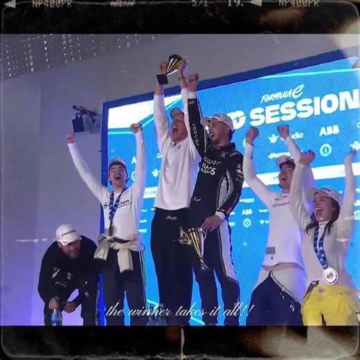 Señor frogs 🐸 I watched the whole video and it was unbelievably cool!!! Well done!:@Chip @Calfreezy @WillNE @extrawillne @Arthur Frederick @arthurtv @Ethan Payne Also to our paddock diva @sabina 🍒 #señorfrogs #formulae #evosessionjeddah #evosessions #ukyt