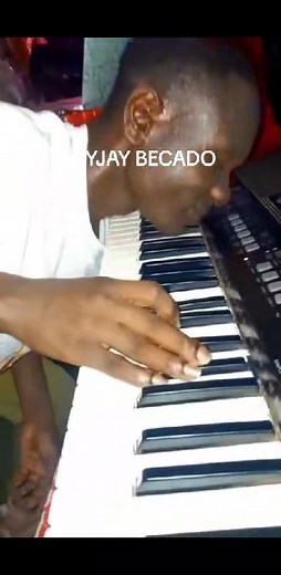 14 reactions · 5 comments | The keyboardist is keyboarding hii Dec hakuna kulala | Papaa Soweto | Facebook