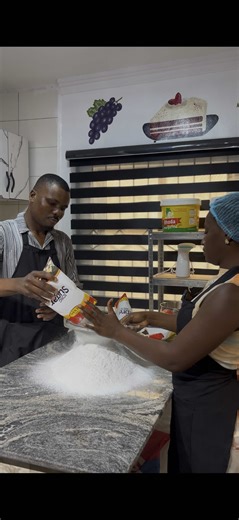 Fondant production with our 1month student for a fondant upgrade class🎆 #theessencecakes #500kviews