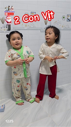 Jenny and Mon sing the song "One Little Duck" #jennyfamily #song #shorts #onelittleduck