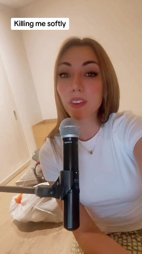 Killing me softly ✨ #killingmesofly #robertaflack #thefugees #singing #acapella #karaoke #love #voice #fyp #foryou #foryoupage #viral #fypシ