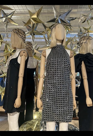 Berry in London, the city through our lens🇬🇧🛍️ #london #shopping #fashioninspo #fashionaccesories #inspooutfit