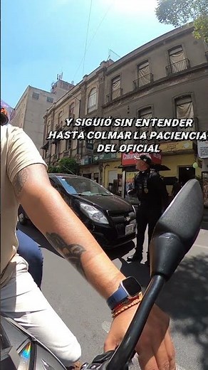 La regañaron UNA… DOS… ¡TRES veces! y aún así no entendía #automobile #smartphone #biker #humor