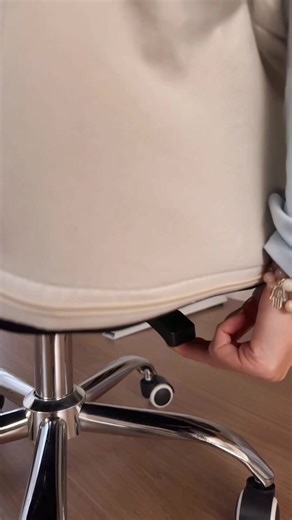 118K views · 360 reactions | Un soutien là où c'est important. Cette chaise de bureau confortable maintient une bonne posture et un dos confortable. 晴  Retrouvez-la sur https://temu.to/m/e0fnncsmx0j ou avec ce code fgp4358. #Temu #TemuFinds #HomeOffice | Temu France | Facebook