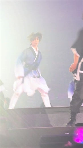 투모로우바이투게더의 모든 공연 비하인드 이야기