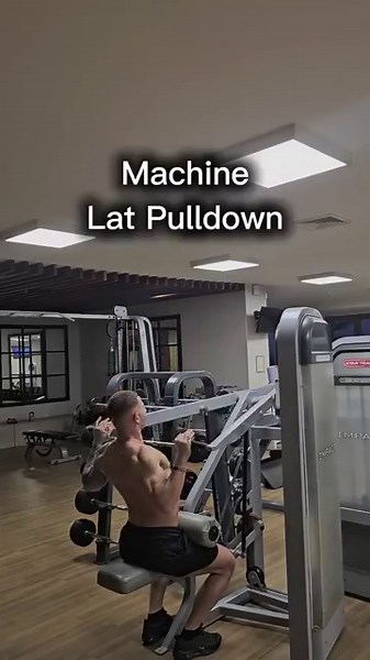 Lat Pulldown Machine