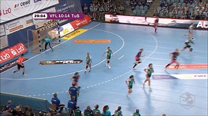 Parade - 2. Welle - Unterarmfackel 💪🔥☄️ So kann es laufen, Isabell hält den Ball, Monika und Shenia Minevskaja laufen die zweite Welle und Sheni sucht direkt den Abschluss und verwandelt gekonnt ins Eck. Am Samstag gegen Bietigheim bitte mehr davon :-) Die Aktion des Spieltags wird präsentiert von der Volksbank Ermstal-Alb | TusSies Metzingen