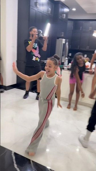 Who yall Think WON this Dance Battle?? ‪@MariBeLike‬ 😂 #foryou #fyp #nova #funny #shorts