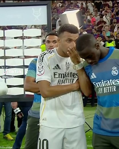 Raphinha Shines with Style: Highlights and Moments