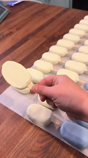 Cake Pop Making: Cover the Backside!