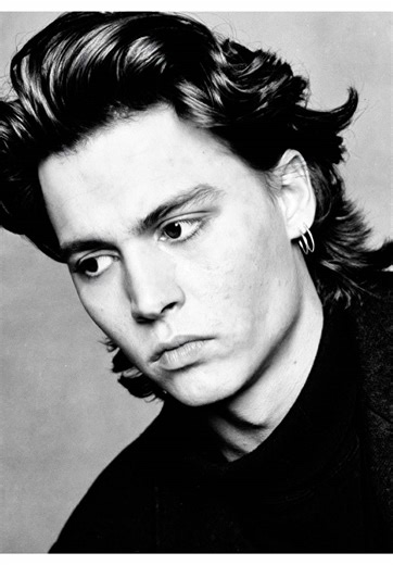 Johnny Depp got his big break in acting by accident, transitioning from a musician to a film actor after being introduced to Nicolas Cage, who sent him to his agent. This led to his debut in A Nightmare on Elm Street (1984), followed by his breakout role as a teen idol on the hit television series 21 Jump Street(1987–1990). This interview that you are watching with Johnny Depp took place sometime in 1989. #johnnydepp #21jumpstreet #1989 #80s #80stv