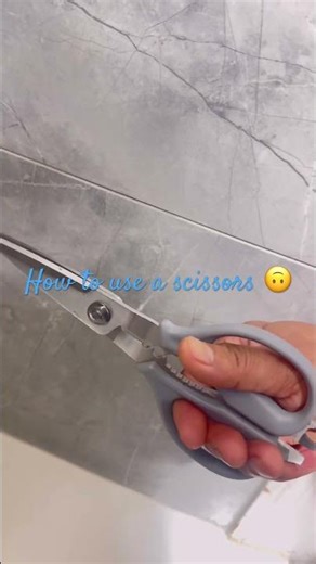 How to use a scissors 🙃