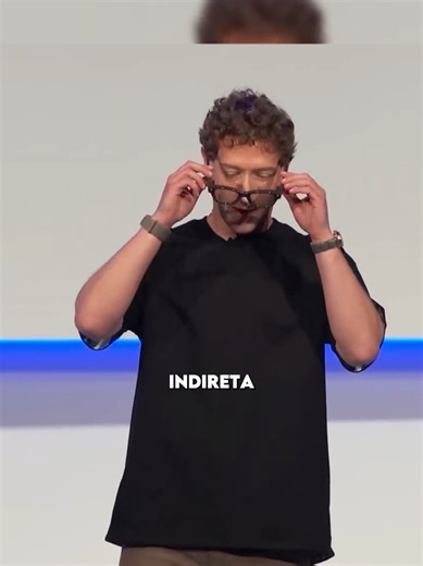 7 MILHÕES DE CÂMERAS AMBULANTES. E QUEM ESTÁ ASSISTINDO? A Meta confirmou a venda de 7 milhões de óculos inteligentes Ray-Ban com IA em 2025. Cada unidade funciona como uma câmera conectada em tempo real aos servidores da empresa. A cada comando de voz “Hey Meta”, um vídeo pode ser gerado e enviado para processamento. Parte desse material é analisado por trabalhadores humanos terceirizados no Quênia, responsáveis por rotular conteúdos que o algoritmo ainda não consegue interpretar sozinho. Segun