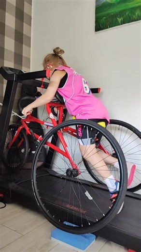 2.6K views · 66 reactions | ... Dla mnie to zawsze jest trudne odejść od tabletu, gier itd. ale kiedy już się przełamie i zacznę trenować to znowu nie mogę przestać... Ponad 3km na domowym treningu - zrobione ✔️❤️ #framerunnig Frame Running Wrocław | Terenia TV - Fundacja Wyjątkowe Życie | Facebook