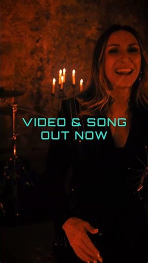 Hey 👋 'Holding On is out now! 🪞🌹💍