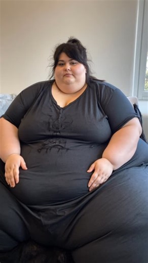 1000lbs AI Beauty on Instagram: "immobile #BBW #USSBBW #FatAndBeautiful #Thicc #Curvy #PlusSize #PlussizeBeauty #PlussizeModel #bbw #ssbbw #ussbbw #fat #obese"