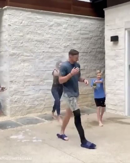 The moment Alex Smith and his family celebrated after he was officially cleared to play football again. He is now headed to the playoffs 🙌
