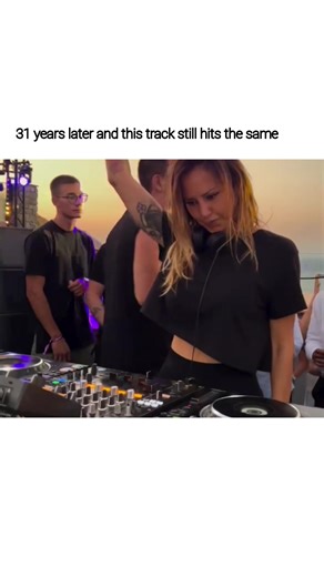 Give your fans a direct line to request songs and support you. Join nosongrequest app now! #dj #djbooth #djtransition