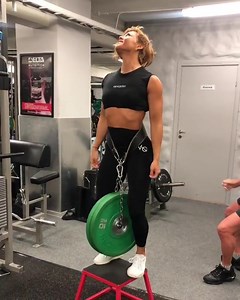 Some pull ups with 20kg extra weight 💪🏾 What u say? | World of Fitness