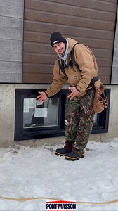 1.3K views · 1.8K reactions | Je te montre aujourd’hui comment installer un cadrage de fenêtre, vite fait, bien fait! 犯 (Oué, il faisait frette en ti-pépère.略) | Toujours avec mes outils et matériaux de chez @pontmasson ️ | Fier représentant @milwaukeetool 藺 #menuisier #construction #fenêtre #chantier #truc #commentfaire | Votre menuisier préféré | Facebook