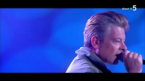 🎶✨ Mélodie élégante, mélancolie dansante, Benjamin Biolay est de retour et interprète « Comment est ta peine ? » sur la scène de #CàVous ! | C à vous