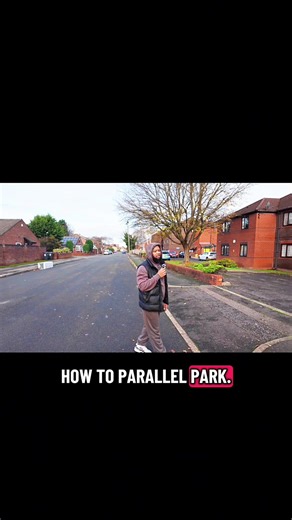 Parallel parking made easy…#drivinglessons #learnerdriver #drivingtest #drivinginstructor #parking