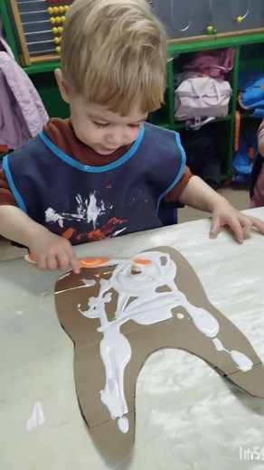 Borsel-borsel 🦷 #temavandieweek #mensewatonshelp #tandarts #houonstandjiesskoon #borselbors | Karlien en Kandas Speelskool